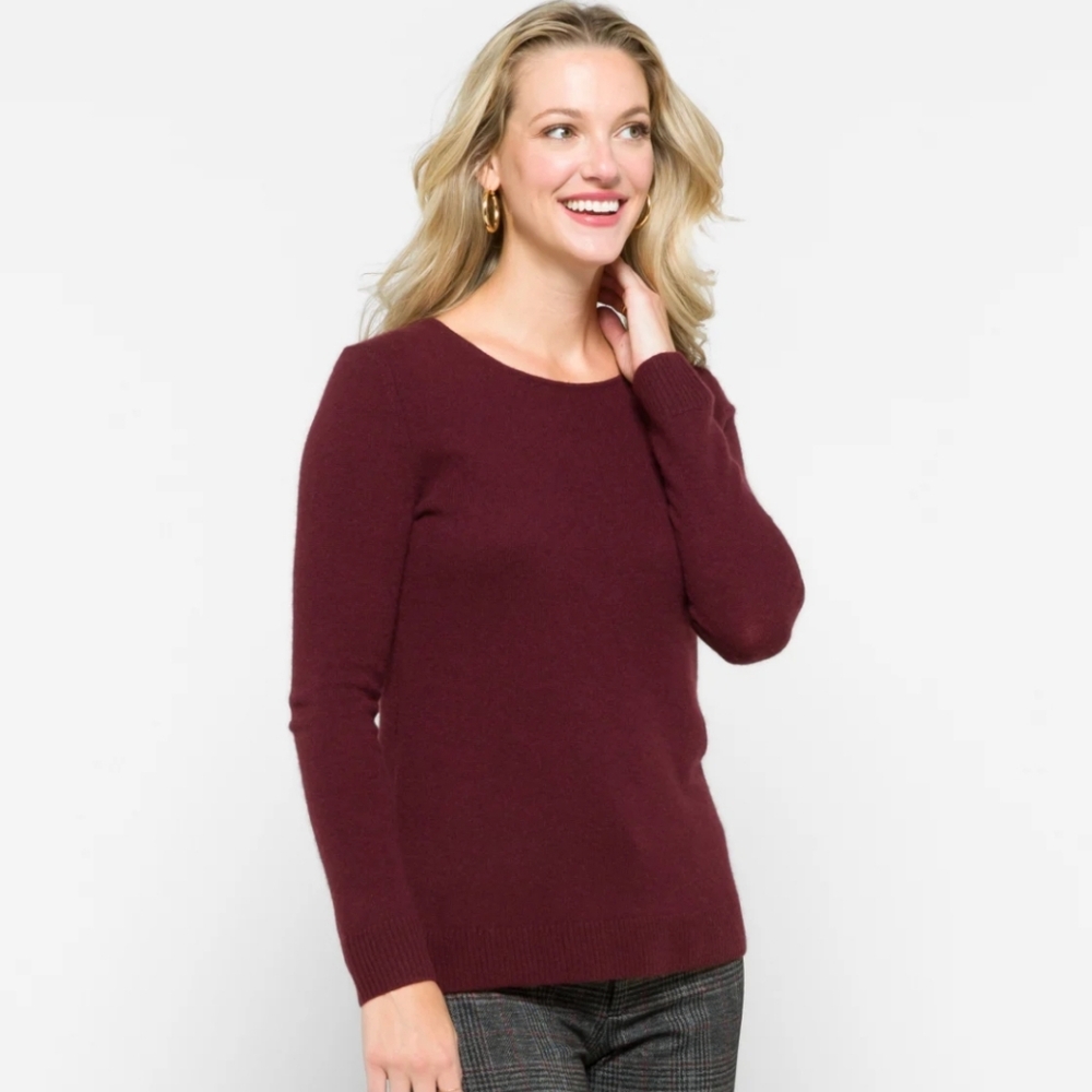 100% cashmere Hand Wash Burgundy pullover crewneck cozy Womens sweater XS.